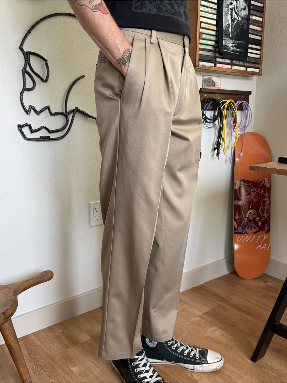Vintage 2000s Tan High Waisted Pleated Trousers Dockers ~ 30 x 30.5 - Picture 2 of 8